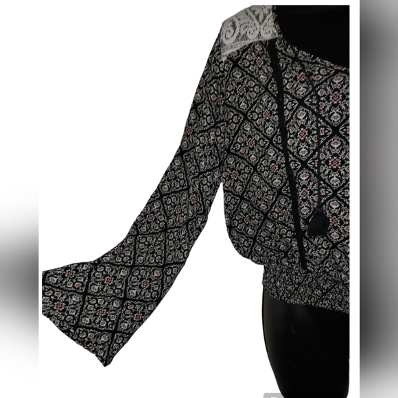 Xhilaration Paisley Long Bell Sleeve Blouse - Picture 3 of 4